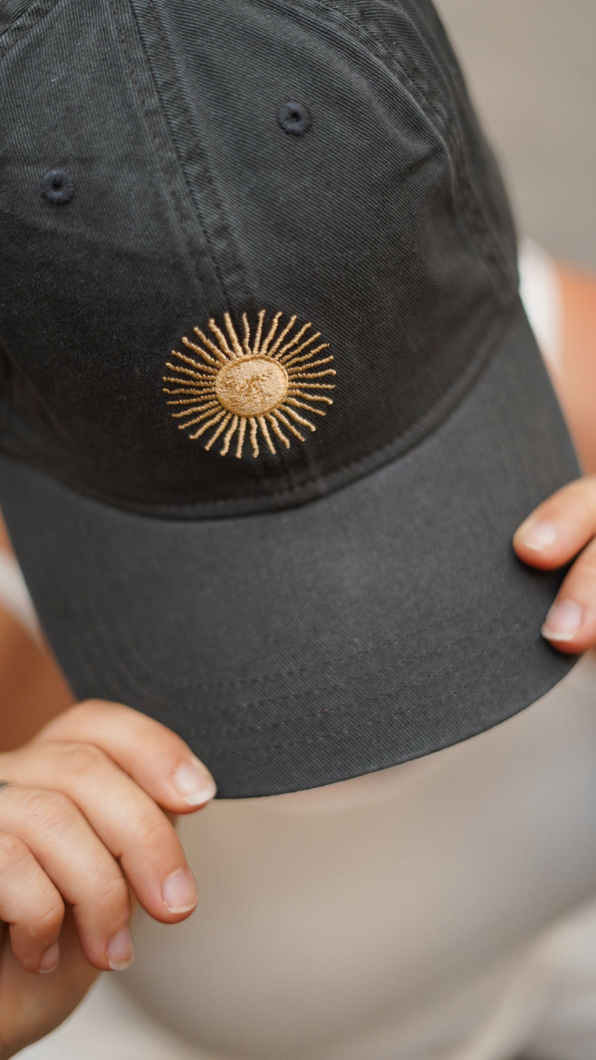 GORRA GRIS 2