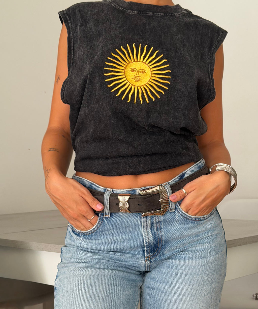 REMERA SIN MANGAS NEGRA 2