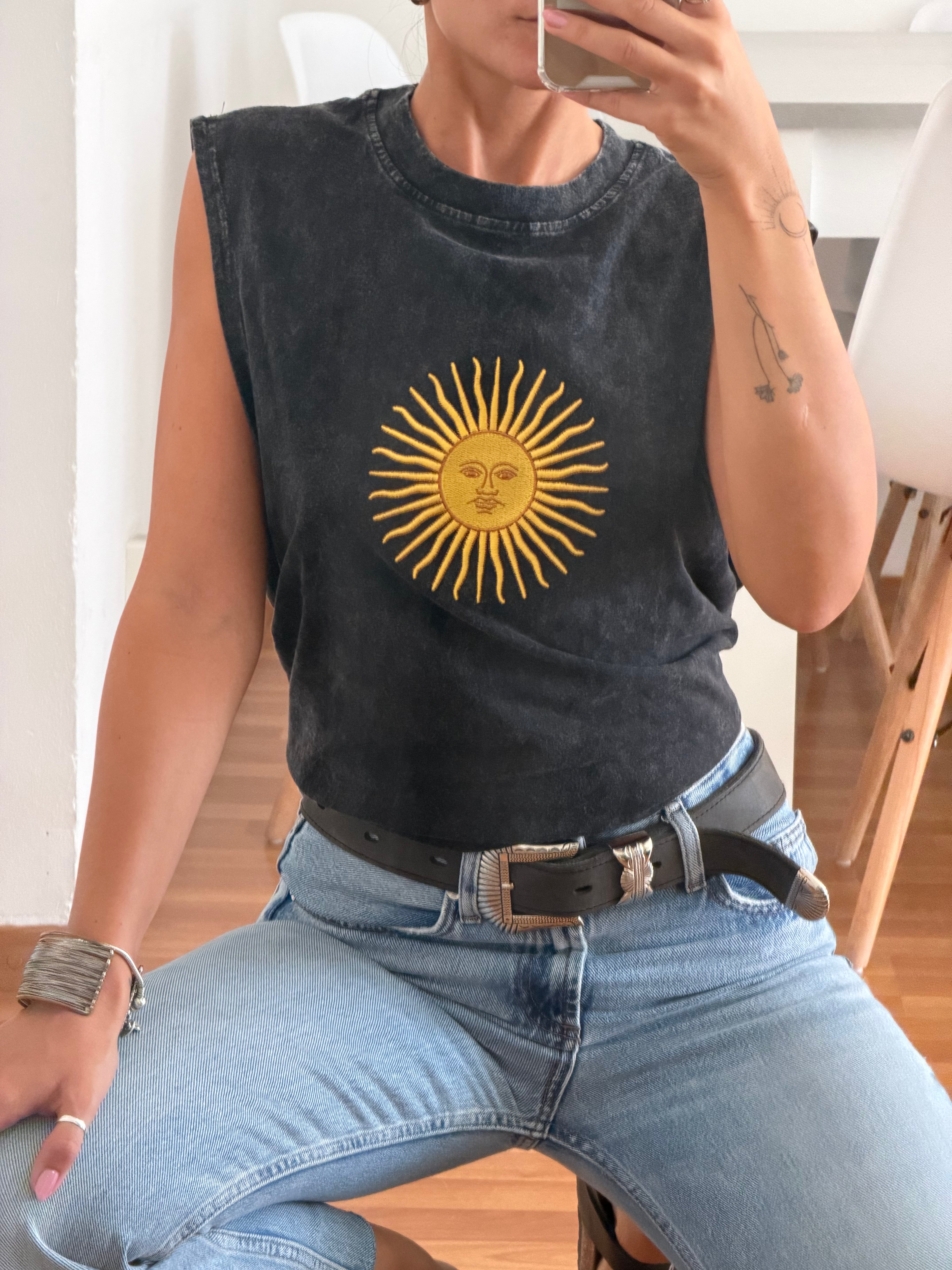 REMERA SIN MANGAS NEGRA 3